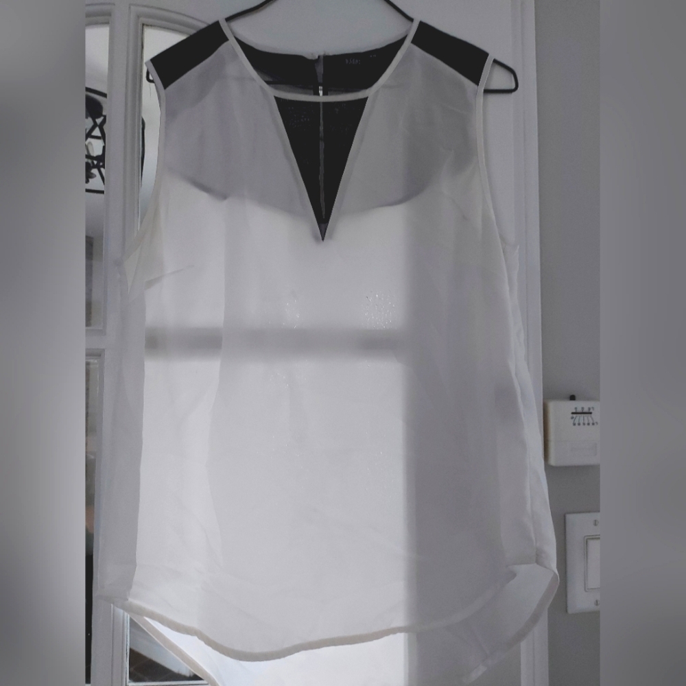 Icone Elegant White and Black Sleeveless Top.